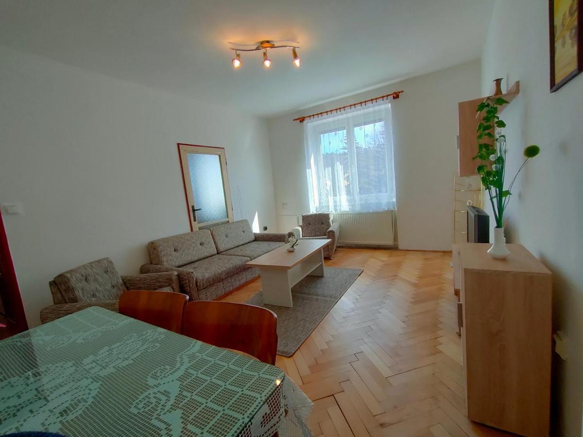 2-Iz. Byt V Tichej Lokalite S Bezplatnym Parkovanim Liptovsky Hradok Bagian luar foto