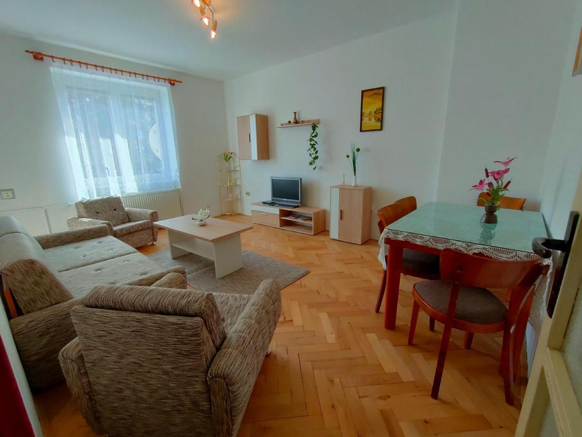 2-Iz. Byt V Tichej Lokalite S Bezplatnym Parkovanim Liptovsky Hradok Bagian luar foto