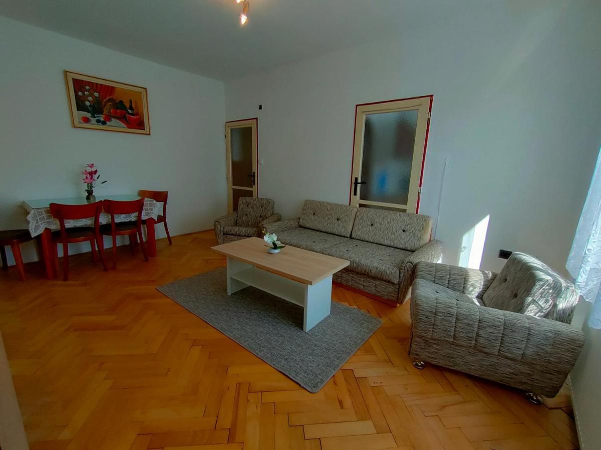 2-Iz. Byt V Tichej Lokalite S Bezplatnym Parkovanim Liptovsky Hradok Bagian luar foto