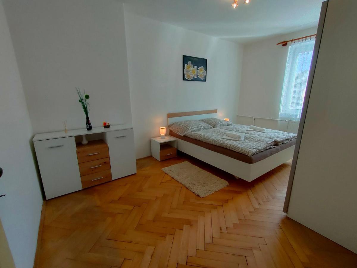 2-Iz. Byt V Tichej Lokalite S Bezplatnym Parkovanim Liptovsky Hradok Bagian luar foto