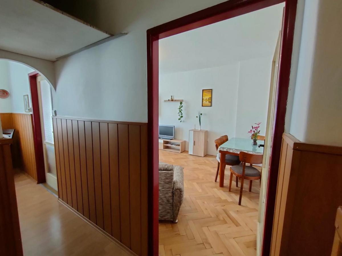 2-Iz. Byt V Tichej Lokalite S Bezplatnym Parkovanim Liptovsky Hradok Bagian luar foto