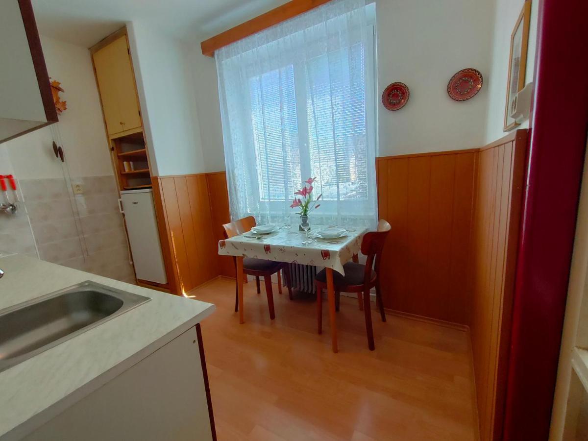 2-Iz. Byt V Tichej Lokalite S Bezplatnym Parkovanim Liptovsky Hradok Bagian luar foto