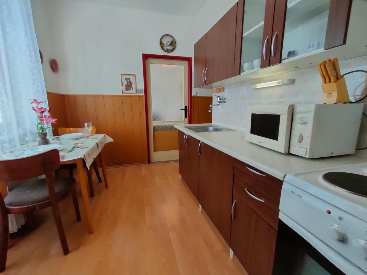 2-Iz. Byt V Tichej Lokalite S Bezplatnym Parkovanim Liptovsky Hradok Bagian luar foto
